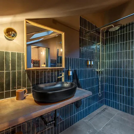 Haus | 2 Designwohnungen | Innenhof | Naehe Messe بيت للعطل *