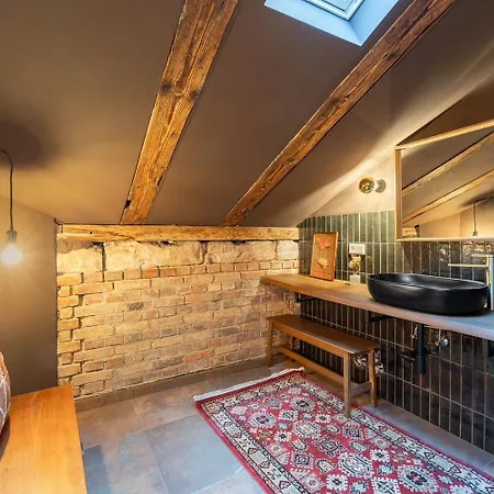 Haus | 2 Designwohnungen | Innenhof | Naehe Messe