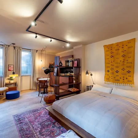 Haus | 2 Designwohnungen | Innenhof | Naehe Messe بيت للعطل
