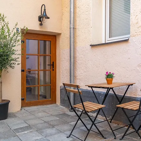 Haus | 2 Designwohnungen | Innenhof | Naehe Messe *